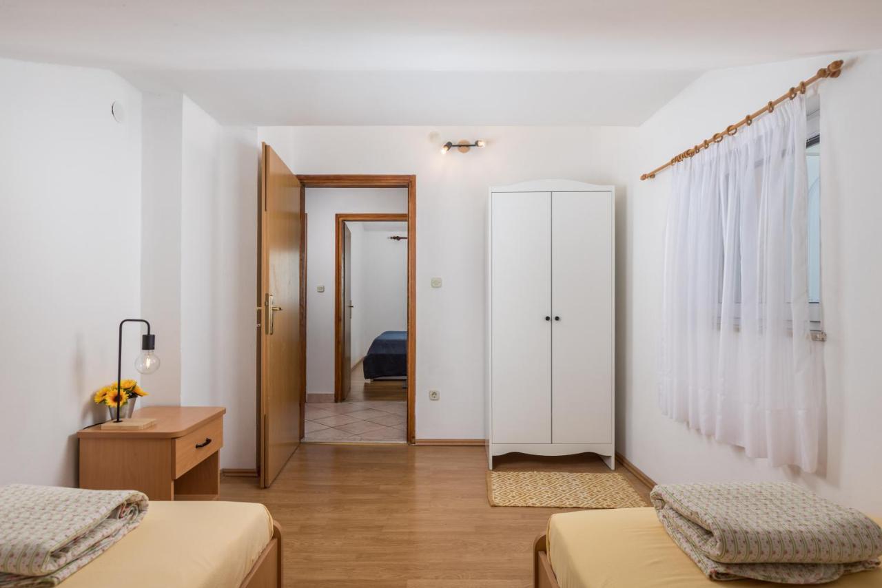 Apartment Apartments More *